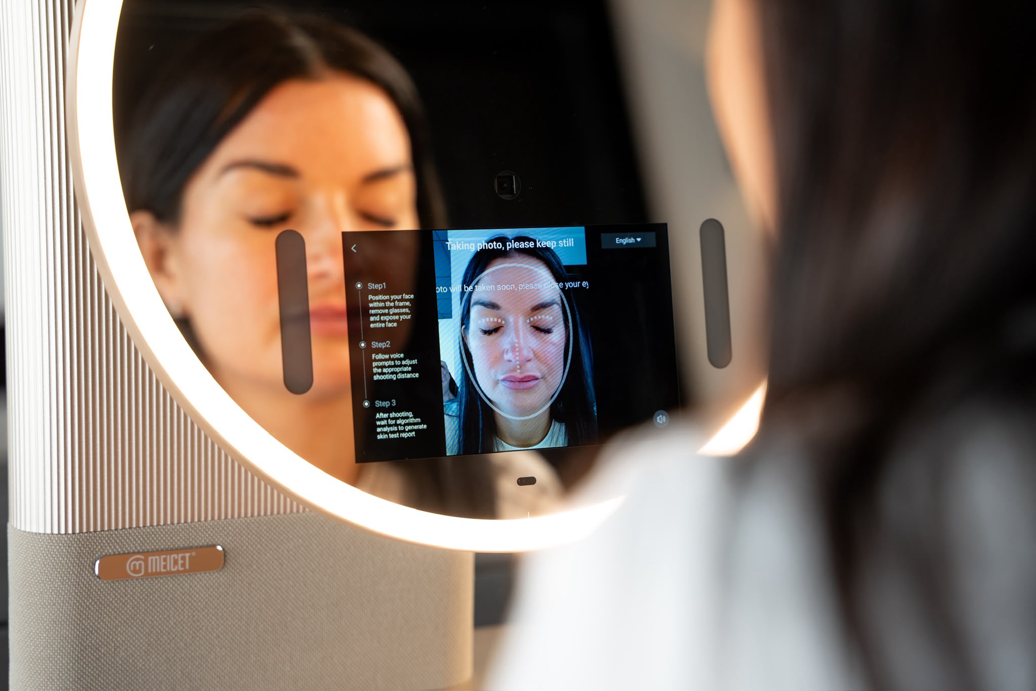 A MEICET skin analysis in progress: the camera photographing the face while the screen guides the scan